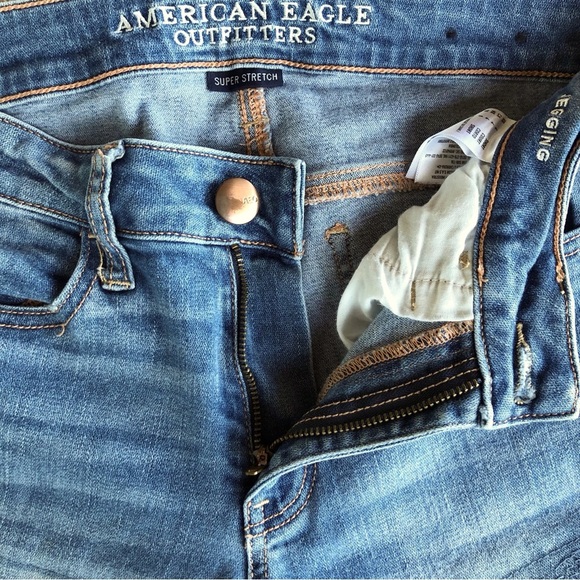 American Eagle Outfitters Ripped & Patched Denim Super Stretch Jegging 4 Short - Picture 8 of 16